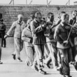 Häftlingsorchester des KZ Mauthausen spielt vor Hinrichtung